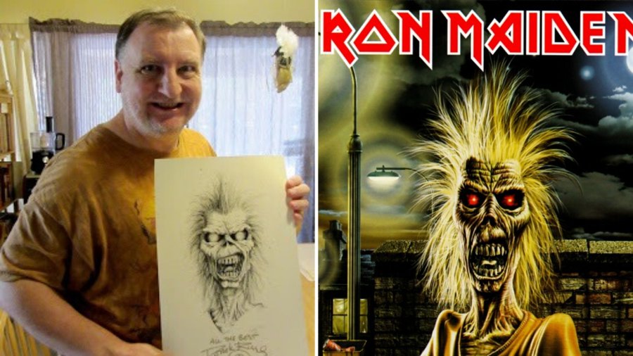Derek Riggs con boceto original de Eddie junto a una variación del Eddie de la portada del álbum Iron Maiden de 1980.