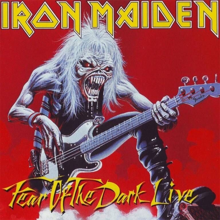 Eddie tocando un bajo en la portada del álbum en directo Fear of the Dark Live de Iron Maiden.