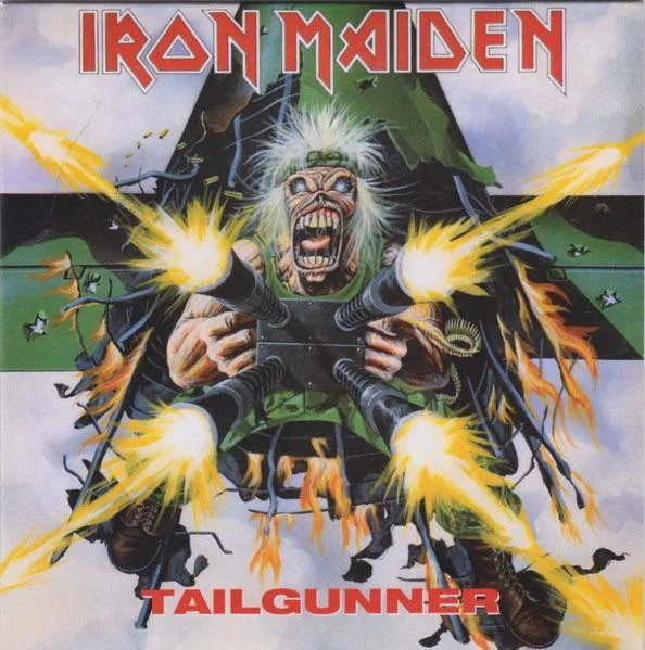 Portada del single Tailgunner (1990) de Iron Maiden con Eddie disparando múltiples ametralladoras.