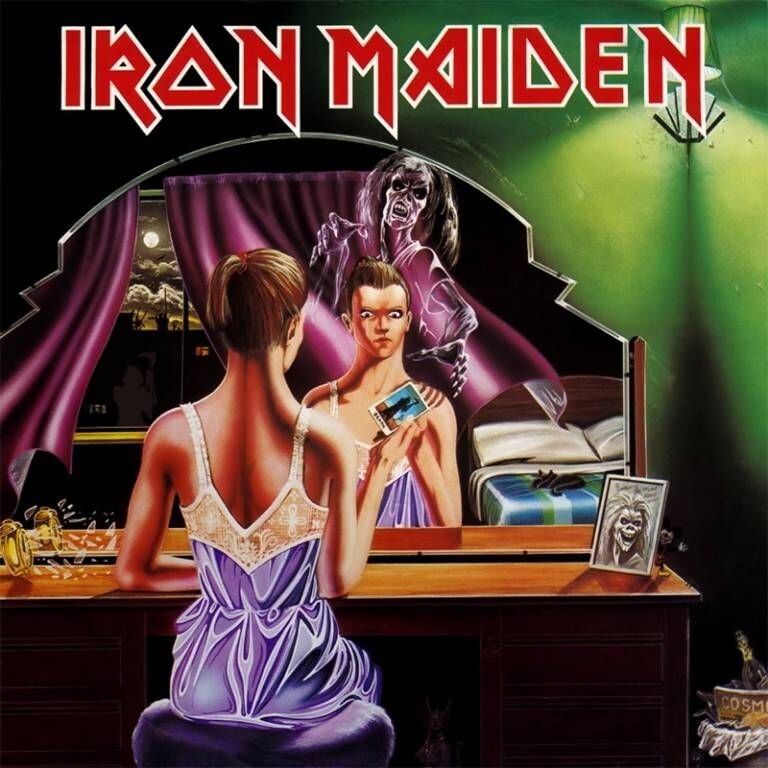 Eddie the Head reflejado en el espejo en la portada del single Twilight Zone (1981) de Iron Maiden